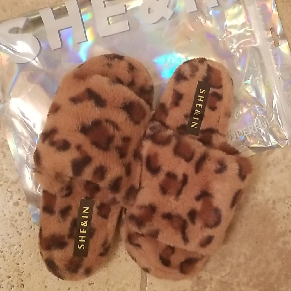 Leopard Fuzzy Slippers